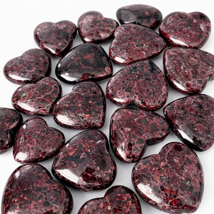 Cristal de Granate Rojo Natural Chakralume, Corazón Grabado, Piedra Curativa Pulida para Reiki, Meditación, Decoración Energética, Venta al Por Mayor - Product Image 1