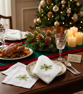 Serviette de cocktail en lin blanc 100% faite à la main avec un motif de congé de houx de Noël brodé pour les événements de l'hôtel ou du bar à la maison - Product Image 4
