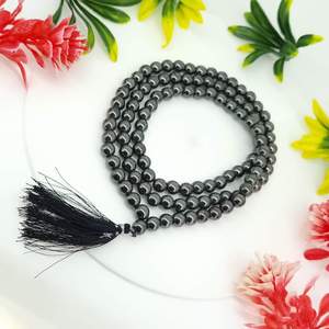 Collier Mala artisanal écologique en perles de prière en cristal de forme irrégulière, polies, à thème religieux, avec pompon bleu, 99 perles - Product Image 5