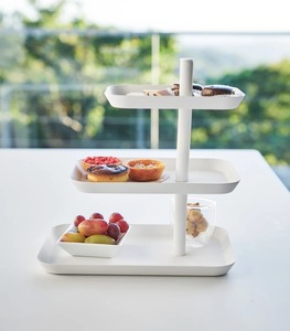 ฐานวางเค้กโลหะรูปมงกุฎเคลือบทองพร้อมพื้นผิวด้านบนสีดำ - Product Image 2