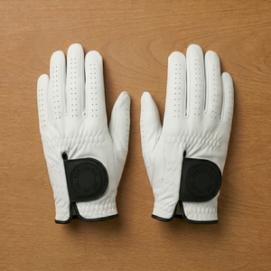 Guante de Golf de Piel Cabretta Premium OEM con Marcador Magnético de Bola, Agarre Suave Transpirable, Logotipo Personalizado, Marca Privada, Anti-UV, con Ranuras para los Dedos - Product Image 4