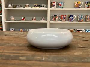 Bol de service en céramique blanc brillant, silhouette moderne et discrète, idéal pour les tables contemporaines, qualité alimentaire garantie - Product Image 3