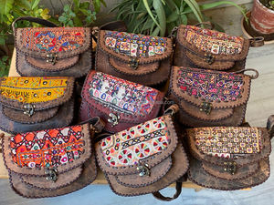 Banjara-Bolso de hombro de cuero para mujer, bolsa de hombro de estilo indio, bohemio, de trabajo, con parche - Product Image 5