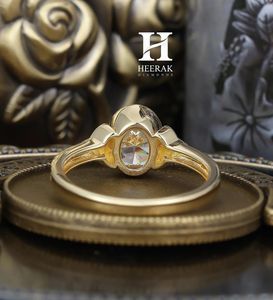 Bague de fiançailles ovale tendance, motif celtique médiéval Triquetra, bague d'anniversaire gravée, or 10K 14K - Product Image 6