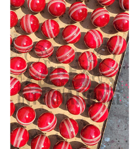 Pelota de Cricket Roja Personalizada de Alta Calidad, 4 Piezas, Hecha a Mano, OEM, Cuero IBEX HILLS IBI-CB-0009, Ambidiestra, Tejido Duro No Tejido - Product Image 5