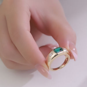 Bague de Fiançailles Unique et Audacieuse avec Trois Pierres en Zircon Cubique Taille Émeraude, Bague de Mariage en Or 14K, Cadeaux d'Anniversaire, Bijoux Unisexe - Product Image 6