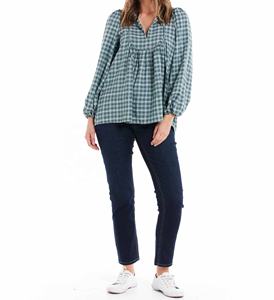 Blusa Casual para Mujer Cheqed, Diseño a Cuadros con Pliegues en el Pecho, Escote Abierto con Lazos, Corte Holgado y Relajado, Tallas Grandes, 100% Algodón - Product Image 5