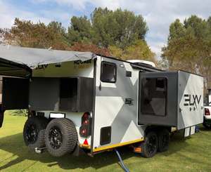 Caravana Moderna para Expediciones con Cama Queen Size Eléctrica Deslizable + Envío Gratuito - Product Image 1