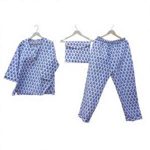 Nouvel ensemble imprimé pour femme : T-shirt à col rond et short, ensemble pyjama ample à motifs floraux - Product Image 1