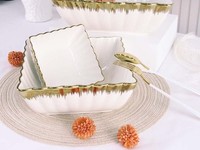 Service de table en porcelaine blanche de style grandiose, avec cadre doré, haute résistance à la chaleur, sans BPA, écologique et résistant à la décoloration