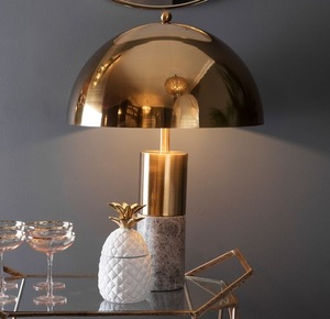 โคมไฟตั้งโต๊ะรูปทรงประติมากรรมสีทองทันสมัย โคมไฟโลหะทนทานสำหรับตกแต่งห้องนั่งเล่น ดิวาลี บ้าน โรงแรม ของตกแต่งบ้านสุดหรู - Product Image 1