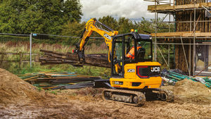 Mini Excavadora JCB 25Z-1 de Calidad Premium, Excavadora Compacta Hidráulica de Orugas para Construcción, Granjas, Caminos y Jardines - Product Image 2