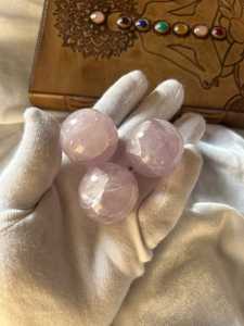 Sphères de guérison en forme de tour de cristal d'améthyste naturelle Boules de pierre d'énergie Reiki traditionnelles faites à la main respectueuses de l'environnement Méditation Feng - Product Image 5