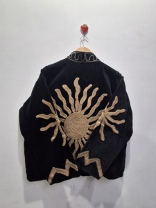 Chaqueta de terciopelo negro para mujer con bordado de sol, abrigo botánico de lujo hecho a mano, colección de ropa exterior de diseñador bohemio - Product Image 3