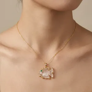 จี้ปลาแกะสลักจากคริสตัลควอตซ์ใส ประดับด้วยมรกต CZ พร้อมสร้อยทอง 18k ชุบทองเหลือง ดีไซน์เนอร์ ขายส่ง ของขวัญ - Product Image 2