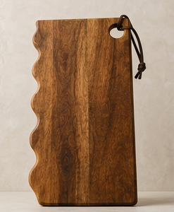 Planche à découper en bois de manguier à bords ondulés, plateau de service pour charcuterie avec boucle en cuir, vente en gros - Product Image 4