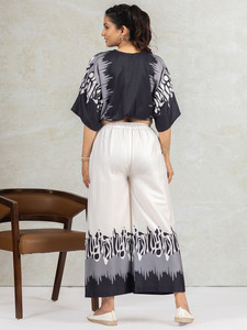 ชุดเซ็ตสวยหรู ผ้าทอลายดอกไม้พิมพ์ลายธรรมชาติ สไตล์ลำลองสำหรับฤดูร้อน คอวี เป็นมิตรกับสิ่งแวดล้อม ระบายอากาศได้ดี เอวยางยืด แต่งลูกไม้พิมพ์ลาย - Product Image 4