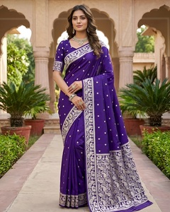 Sari en soie Banarasi traditionnel indien avec broderie Zari pour les occasions de mariage et les événements festifs, tenue pour femmes - Product Image 1