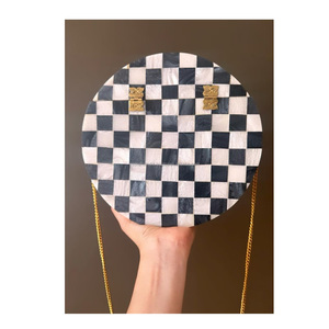 กระเป๋าคลัทช์เรซินออกแบบพรีเมี่ยมมีสไตล์และทนทานสำหรับผู้หญิงที่ให้เป็นของขวัญในราคาที่ดีที่สุดจากอินเดีย - Product Image 1