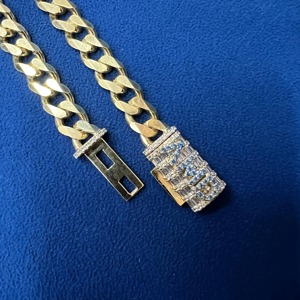 Cadena cubana de plata de ley 925 chapada en oro de 10 mm con diamante de moissanita VVS y cierre personalizado para hombre - Product Image 2