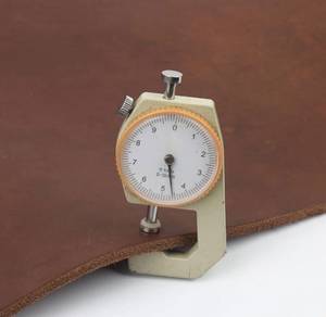 Cuir pleine fleur brun, épaisseur 4-5 mm, tanné végétal, pour la fabrication de fourreaux, sacs et ceintures - Product Image 6