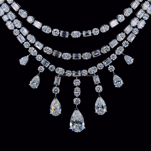 Collar de Novia de Lujo en Oro Blanco de 14K con Diamantes Cultivados en Laboratorio de Corte Redondo y Esmeralda Multicapa, Collares de Moda con Cuentas - Product Image 4