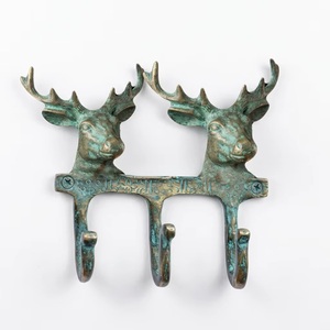 Ensemble de 3 crochets muraux Ba Verdigris en forme de tête de cerf, design animalier vintage en métal pour le rangement des vêtements - Product Image 4