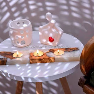 Bougeoir moderne artisanal en résine et en bois Fusion pour le salon, le bureau et les cadeaux. - Product Image 1