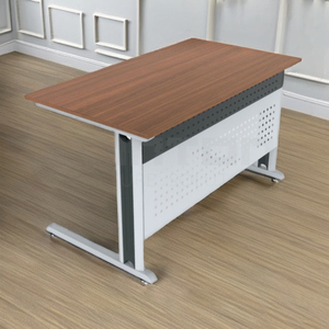 Escritorio de entrenamiento de alta resistencia Marco de metal Mesa de madera laminada Diseño contemporáneo para oficina Aula y uso en salas de seminarios - Product Image 2