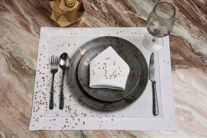 Ensemble de sets de table et de serviettes personnalisables en lin, motif de points métalliques dorés brodés, lavable en machine, style luxueux, pour la maison et les mariages - Product Image 4