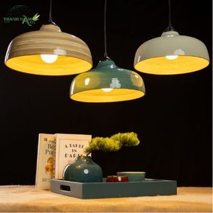 Lampe suspendue en bambou artisanale, style moderne minimaliste, aux courbes naturelles, pour usage intérieur et avec abat-jour. - Product Image 1