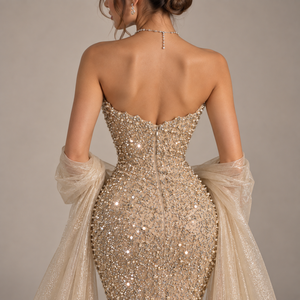 Robe de soirée sirène en satin à sequins sans bretelles, longueur ras du sol, ornée, avec cape en tulle pour soirée - Product Image 5