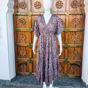 Robe longue décontractée d'été en soie pour femme, style vintage, simple, écologique, respirante, anti-plis, ample, à volants, col en V et manches flottantes - Product Image 1