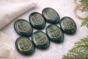 Moneda de Jade Verde Tallada en Cristal Ovalado para Meditación, Regalo de Feng Shui - Product Image 2