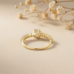 Bague à trois pierres en diamant de laboratoire, or 18 carats plaqué rhodium, taille ronde, alliance de mariage pour occasions spéciales, origine Gujarati - Product Image 3