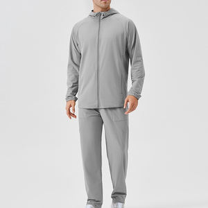 Conjunto cortavientos para hombre diseñado para actividades al aire libre con tela de secado rápido y un aspecto deportivo para el día a día. - Product Image 6