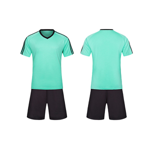 ชุดเสื้อฟุตบอลผู้ชายสีเขียวมิ้นท์พร้อมกางเกงขาสั้นสีดำ คอวี แขนสั้น ระบายเหงื่อได้ดี เหมาะสำหรับทุกฤดูกาล - Product Image 1