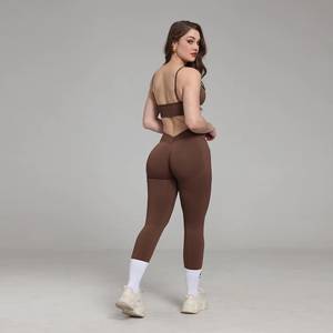 Ensemble de yoga 3 pièces marron uni : Leggings taille haute effet push-up, veste à manches longues et soutien-gorge de sport à séchage rapide col en V - Product Image 3