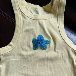 เสื้อครอปท็อปผ้าฝ้ายสีขาวหรูหรา แต่งลายปักลูกปัดรูปกุ้งก้ามกรามสีแดง สำหรับผู้หญิง แฟชั่นลำลองฤดูร้อน - Product Image 1