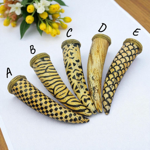 Artisanat décoratif en corne de buffle polie, motif animal, forme naturelle, écologique, thème amour, cadeau de mariage ou de Saint-Valentin - Product Image 1