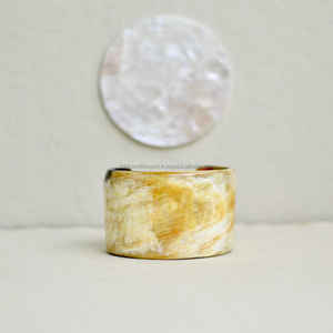 Bracelet de mode 100% naturel Bracelets maigres Matériau en corne de buffle naturelle avec un design simple pour les femmes par FWE - Product Image 3