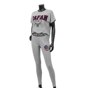 Conjunto de Camiseta Corta y Leggings con Logotipo Personalizado en Pedrería, 300GSM, Paneles Laterales Morados, Ropa de Yoga de Primera Calidad - Product Image 4