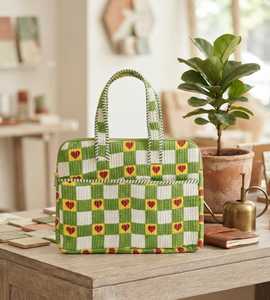 กระเป๋าโท้ทผ้าฝ้ายลายควิลท์วินเทจ แบรนด์ Elite Craft Studio ลายตารางสีเขียว  ตกแต่งด้วยลายเปลือกหอย  ปิดด้วยซิป  ขนาดใหญ่สำหรับผู้หญิง - Product Image 2