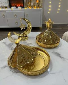Cuenco de metal dorado para dátiles de Ramadán con tapa de luna creciente y estrella - Product Image 1