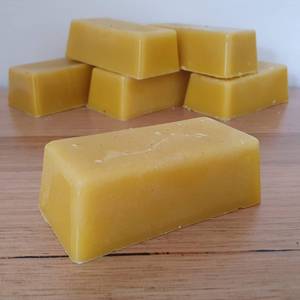 Feuilles de cire d'abeille jaunes pour projets de cire, mélanges cosmétiques, entretien du bois, produits de polissage, expédition en vrac, emballage pour acheteurs - Product Image 1