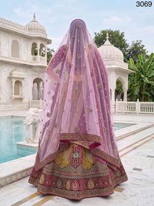 Lujoso lehenga nupcial multicolor con trabajo Dori y doble dupatta. - Product Image 4