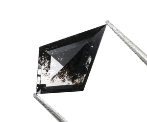 เพชรทรงไคท์คัท 2.30 กะรัต ทรงเกลือพริกไทย เจาะด้วยเลเซอร์ เพชรเลี้ยงในห้องปฏิบัติการแบบเม็ดเดี่ยว เพชรเกลือพริกไทยแบบสั่งทำพิเศษ ราคาขายส่ง - Product Image 3