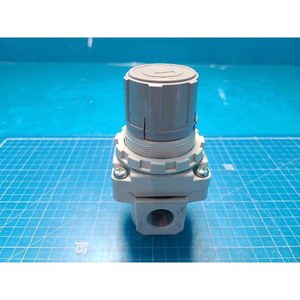 Régulateur de pression pneumatique SMC AR40-04BG-A, utilisé comme pièce détachée pour équipement semi-conducteur d'occasion - Product Image 4