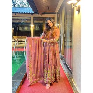 Vestido Anarkali de Diseño Elegante con Pantalón y Dupatta, Ropa Modest para Fiestas Nocturnas - Product Image 2