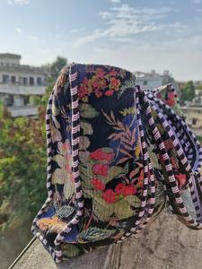 Bolso Tote Floral Acolchado Hecho a Mano, Bolsos de Hombro de Terciopelo de Algodón, Bolso de Mercado Reversible con Diseño de Patchwork - Product Image 3